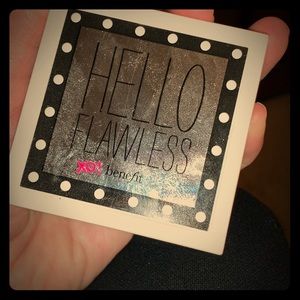 Benefit hello flawless powder foundation